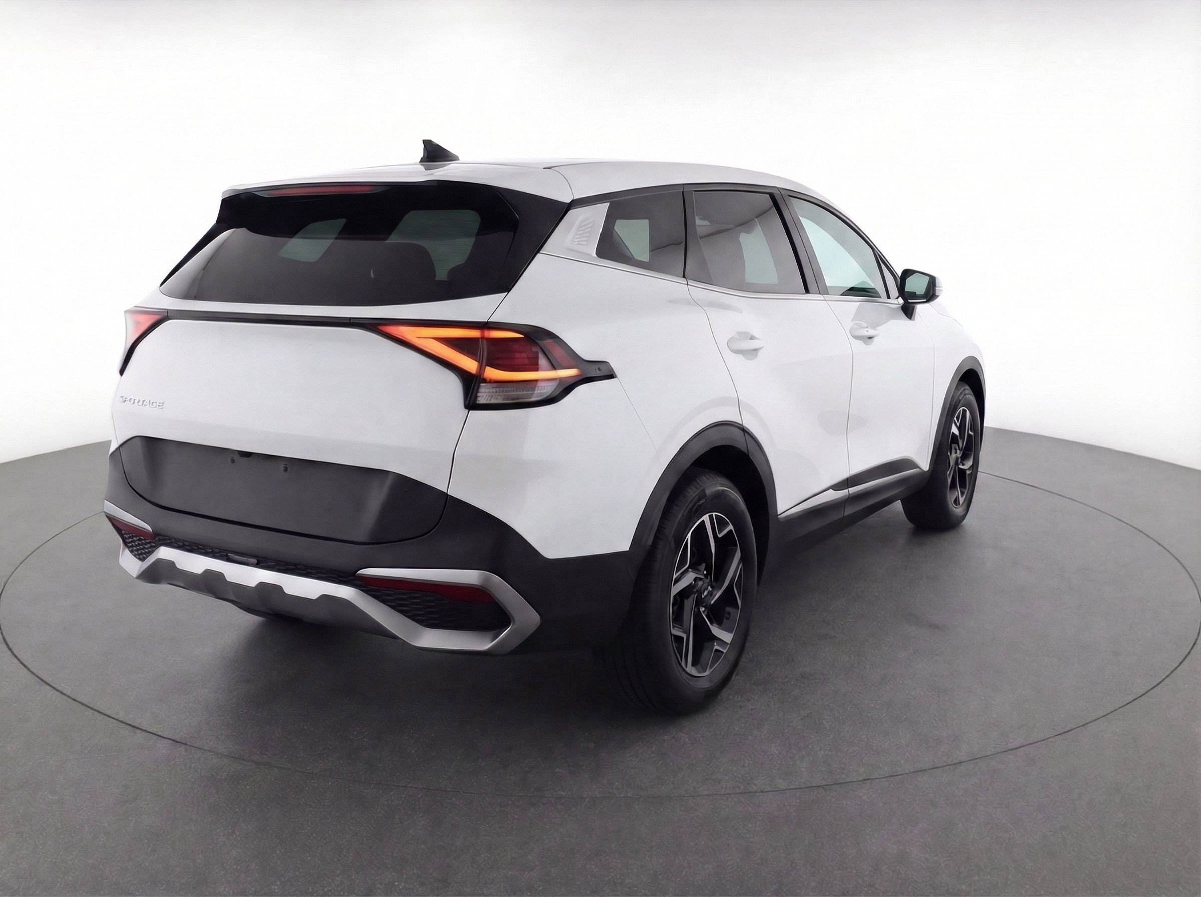 Used 2025 Kia Sportage LX image 9