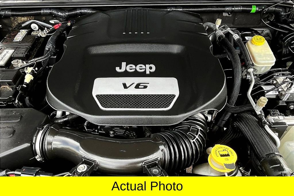 Used 2016 Jeep Wrangler Unlimited Sahara w/ Connectivity Group image 9