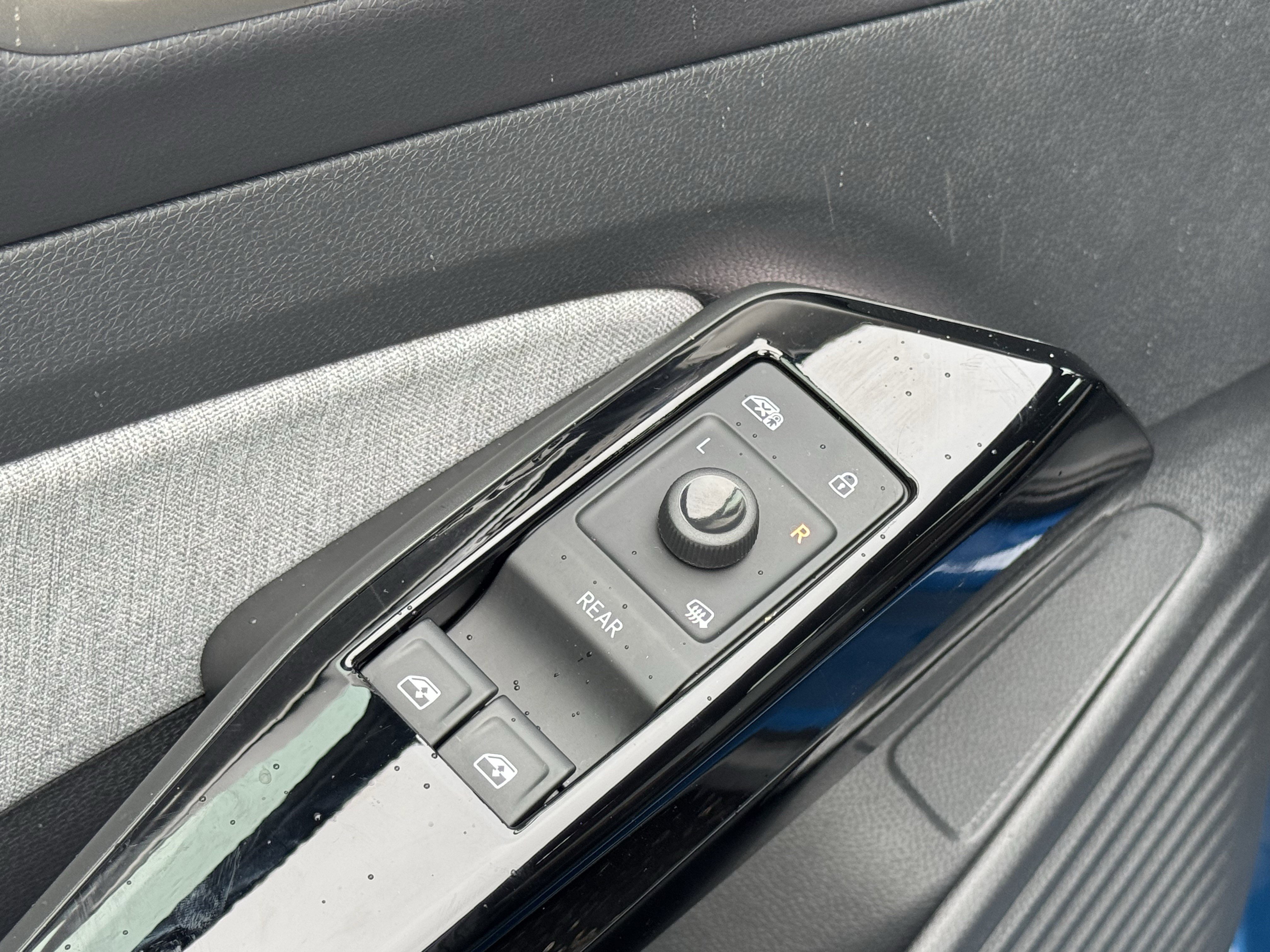 Used 2025 Volkswagen ID.4 Pro image 14