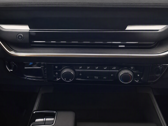 Used 2022 Chevrolet Silverado 1500 High Country w/ High Country Premium Package AWD/4WD image 9