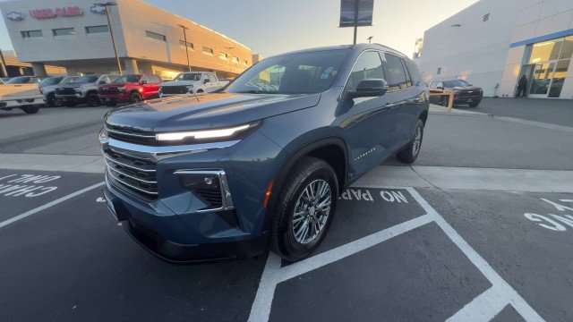 Used 2025 Chevrolet Traverse LT image 4
