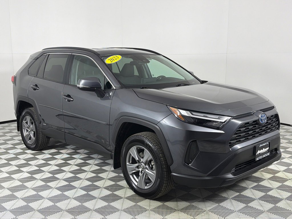 Used 2023 Toyota RAV4 XLE image 3