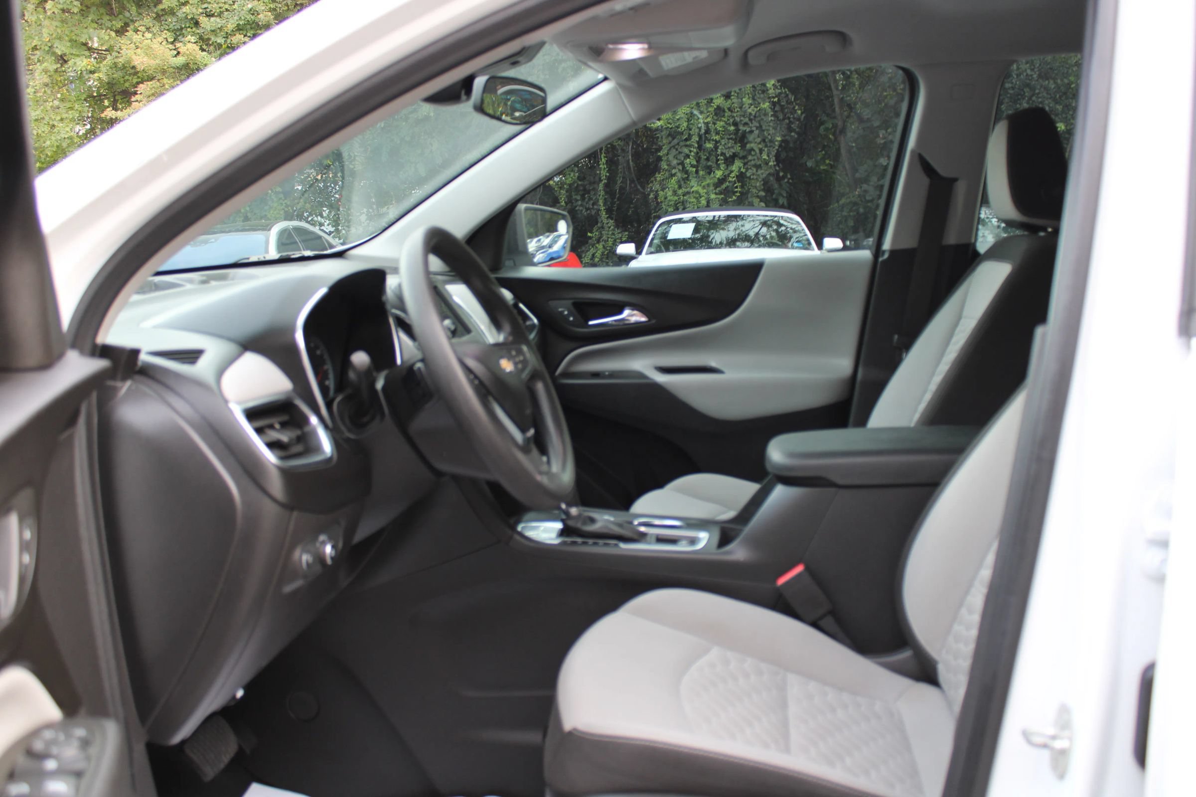 Used 2021 Chevrolet Equinox LS FWD image 22