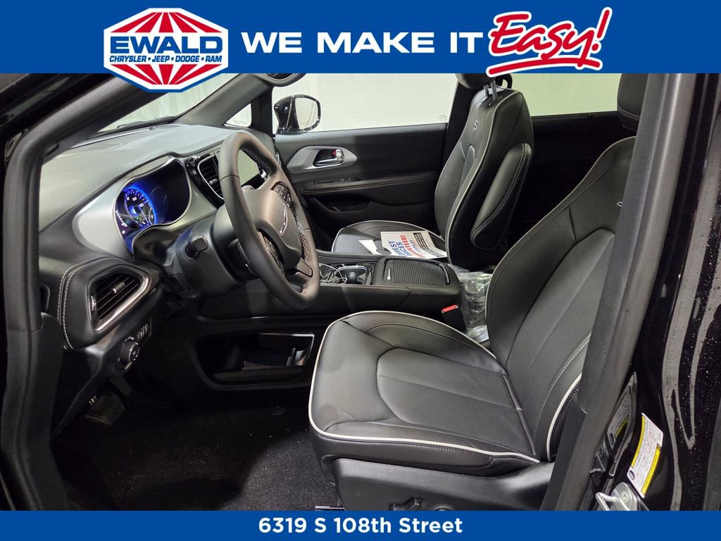 New 2026 Chrysler Pacifica Limited w/ S Appearance Package image 7