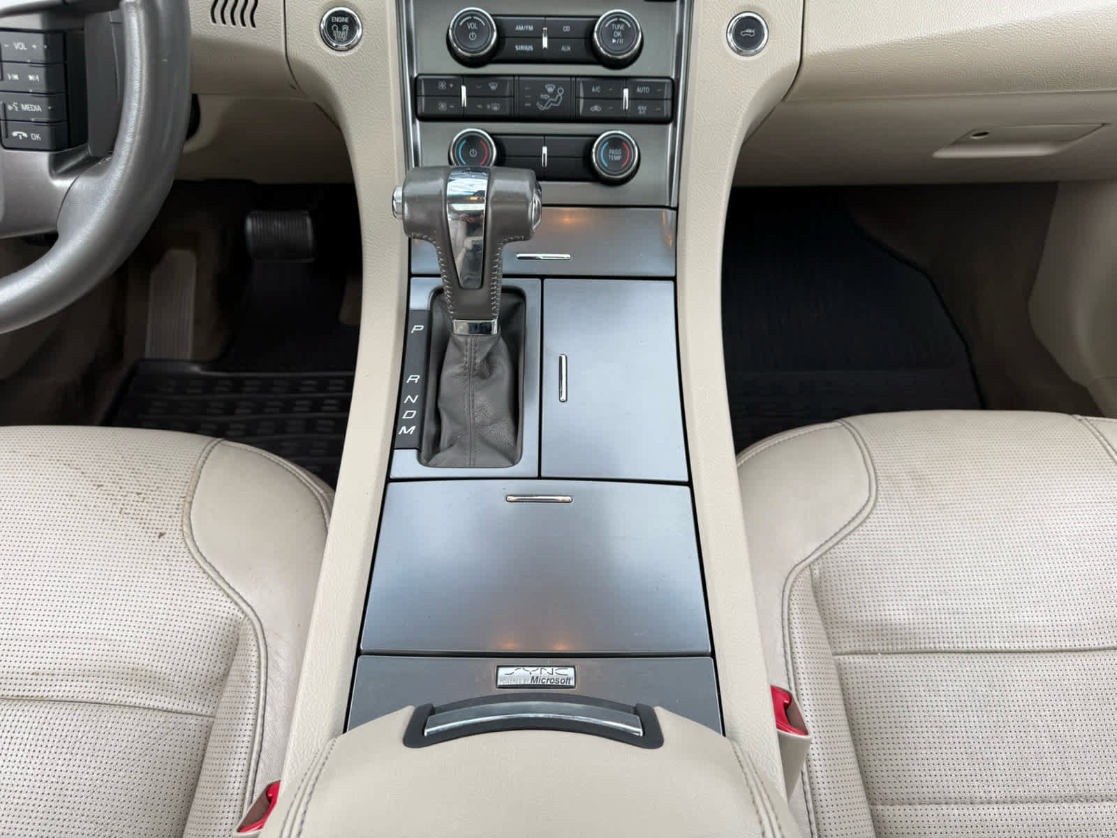 Used 2010 Ford Taurus Limited FWD image 10