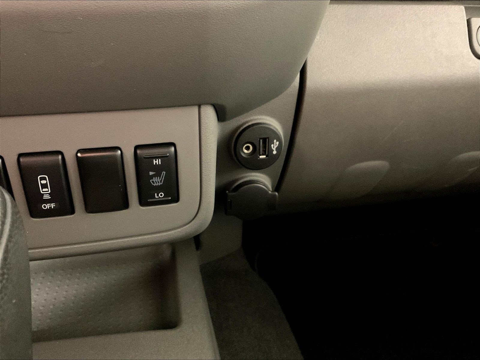 Used 2020 Nissan Frontier SV w/ Midnight Edition Floor Mats AWD/4WD image 17