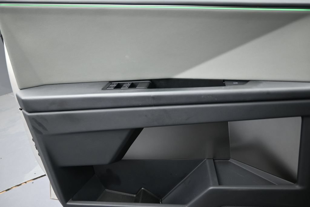Used 2024 Tesla Cybertruck AWD Crew Cab image 10
