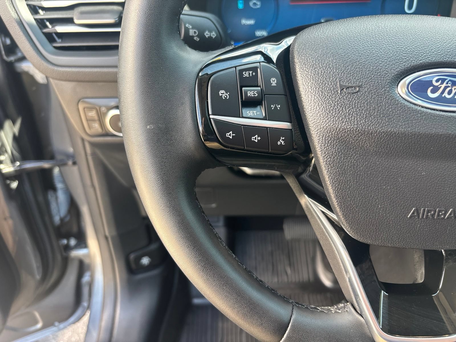 Used 2023 Ford Escape Platinum AWD/4WD image 18