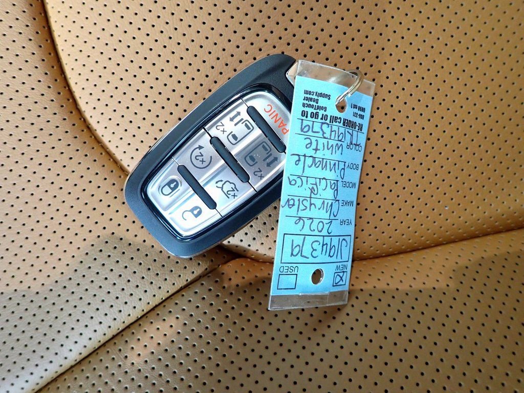 New 2026 Chrysler Pacifica Pinnacle image 43