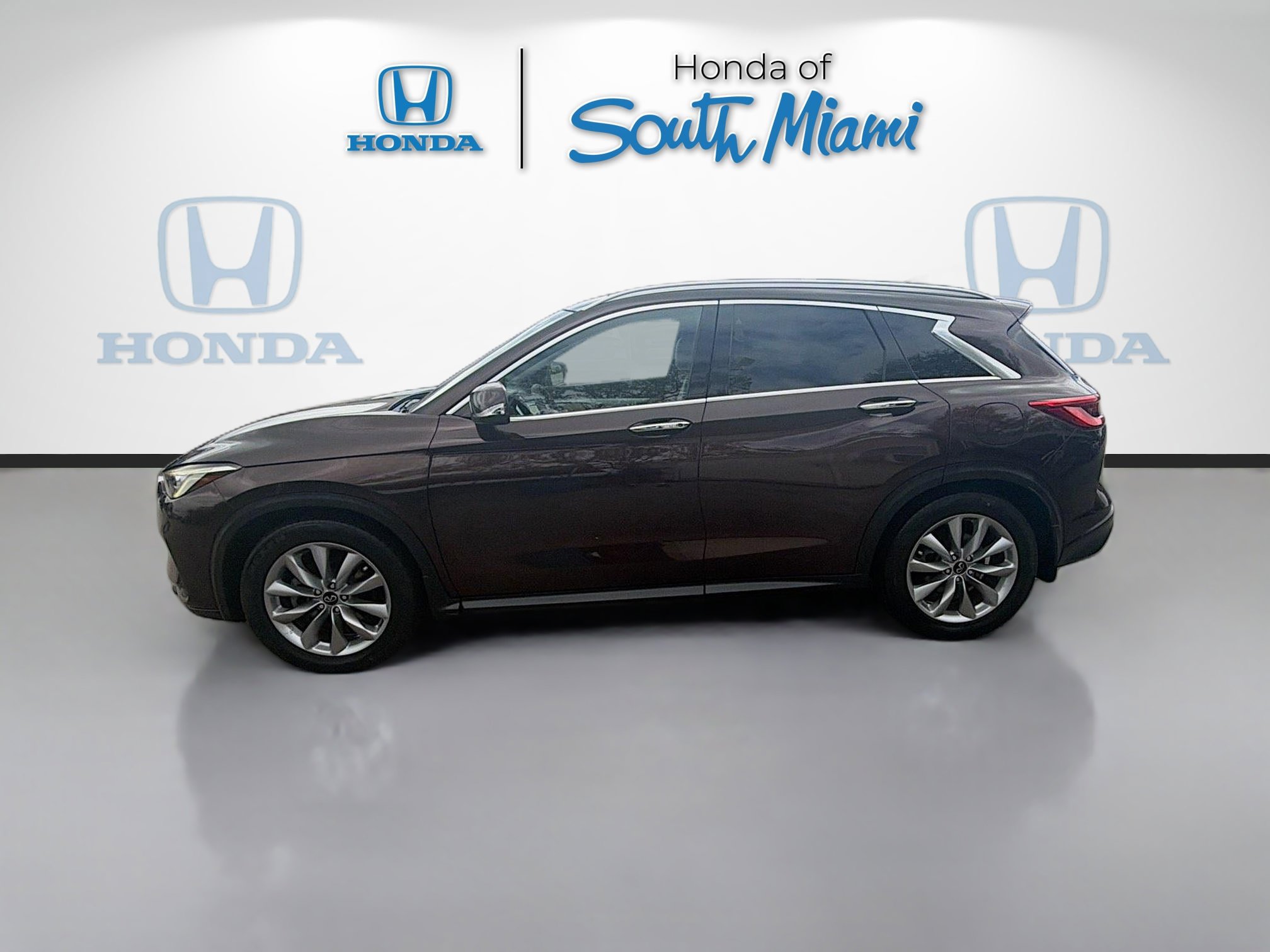 Used 2020 INFINITI QX50 Luxe w/ Navigation Package FWD image 4
