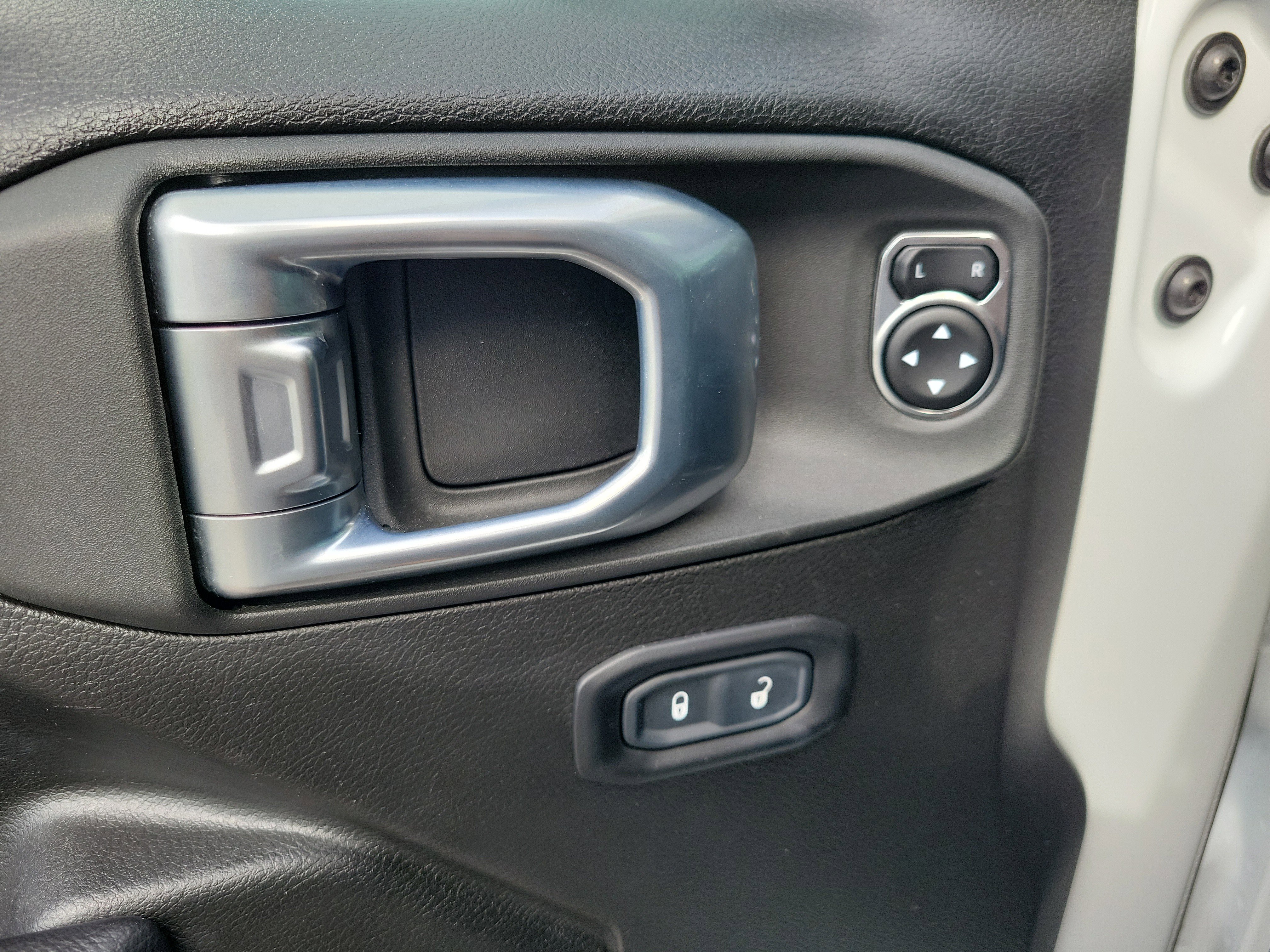 Used 2023 Jeep Gladiator Willys image 15