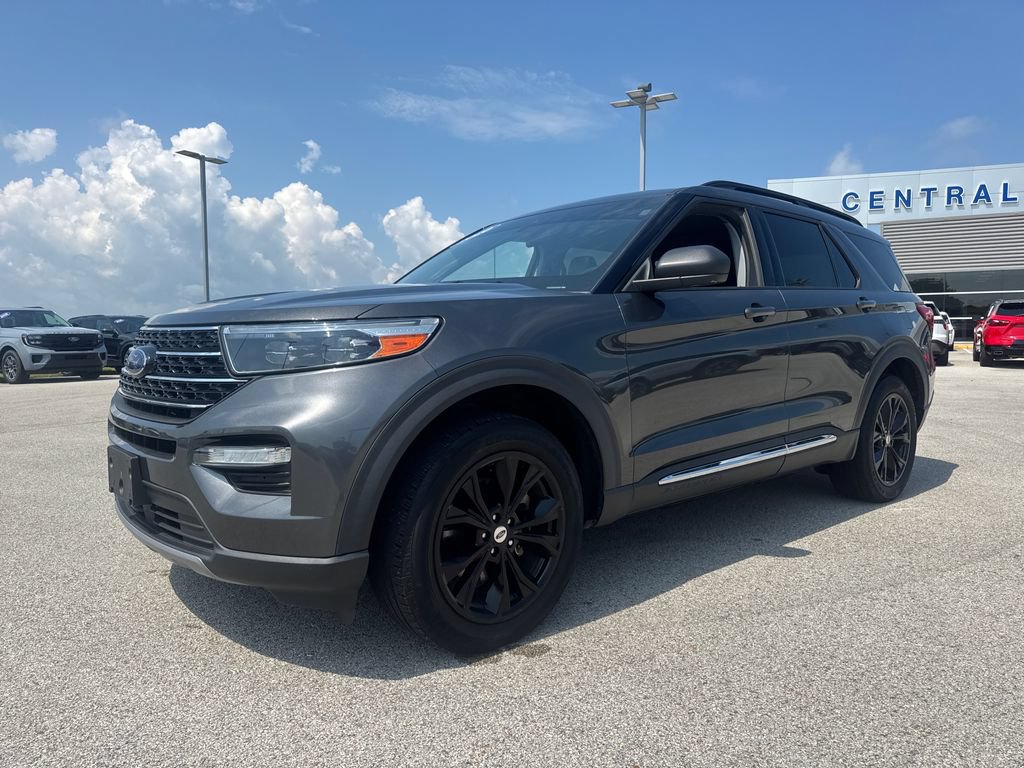 Used 2020 Ford Explorer XLT w/ Equipment Group 202A AWD/4WD image 2