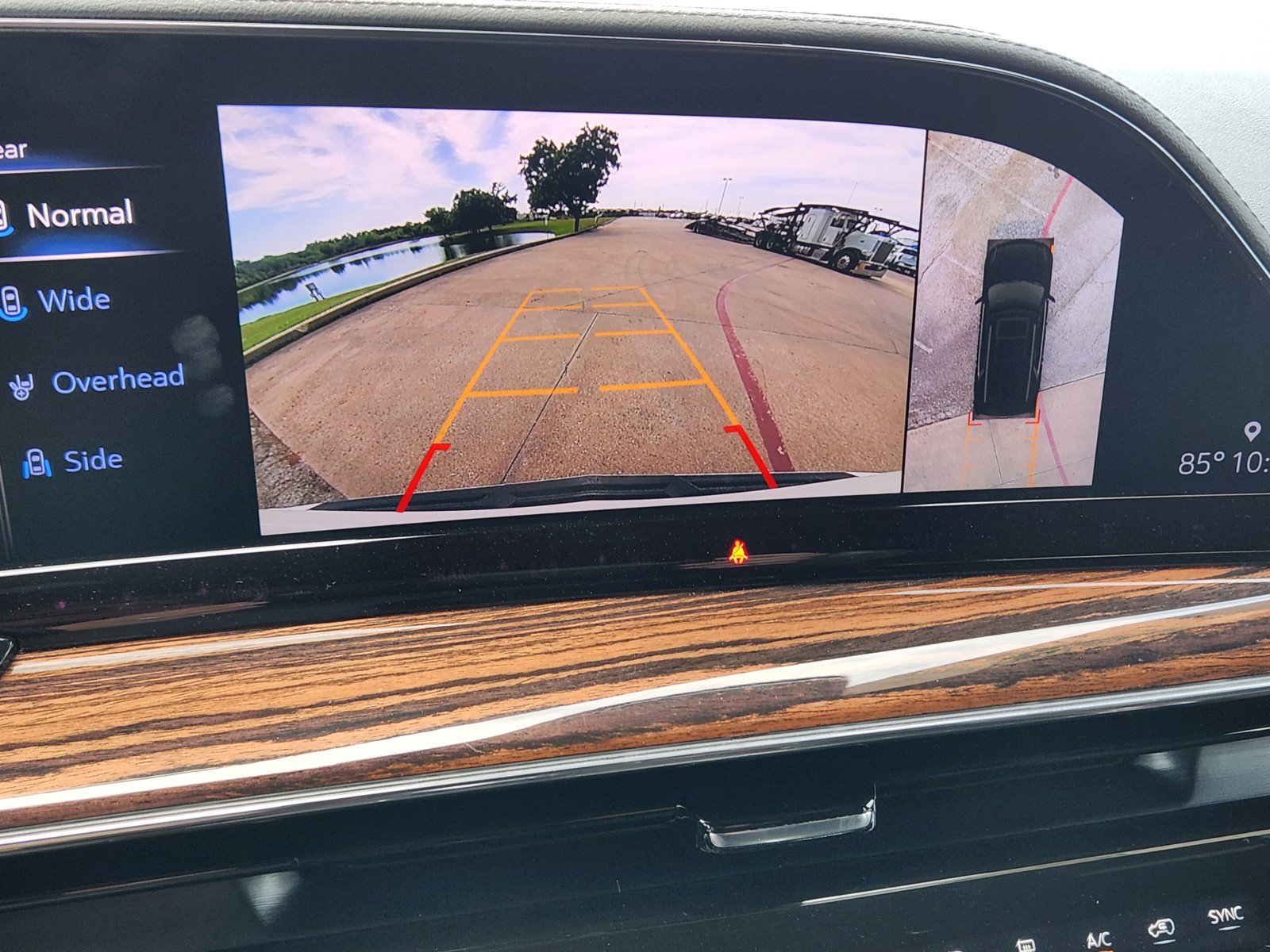 Certified 2024 Cadillac Escalade ESV Luxury RWD image 7