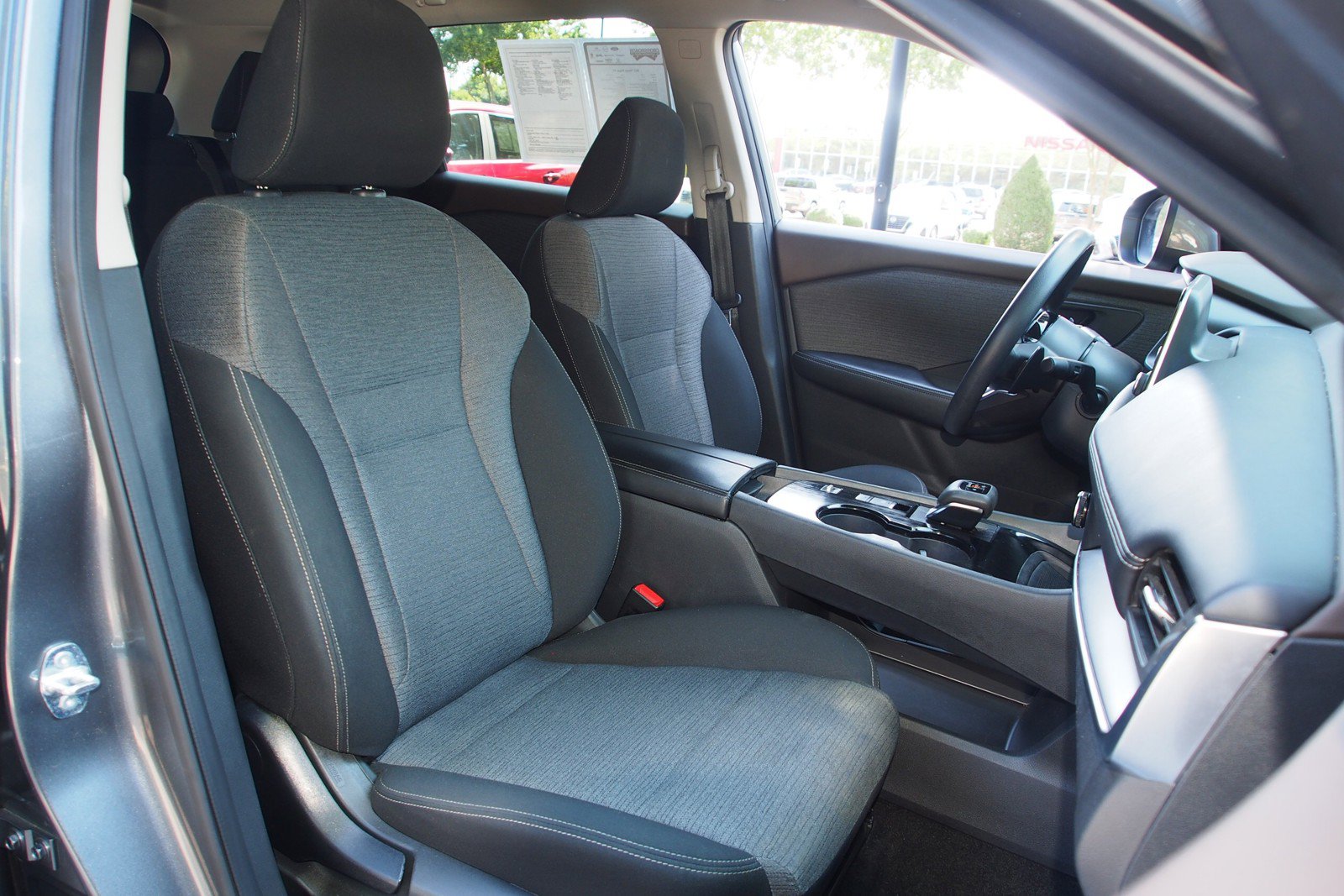Used 2023 Nissan Rogue SV FWD image 11