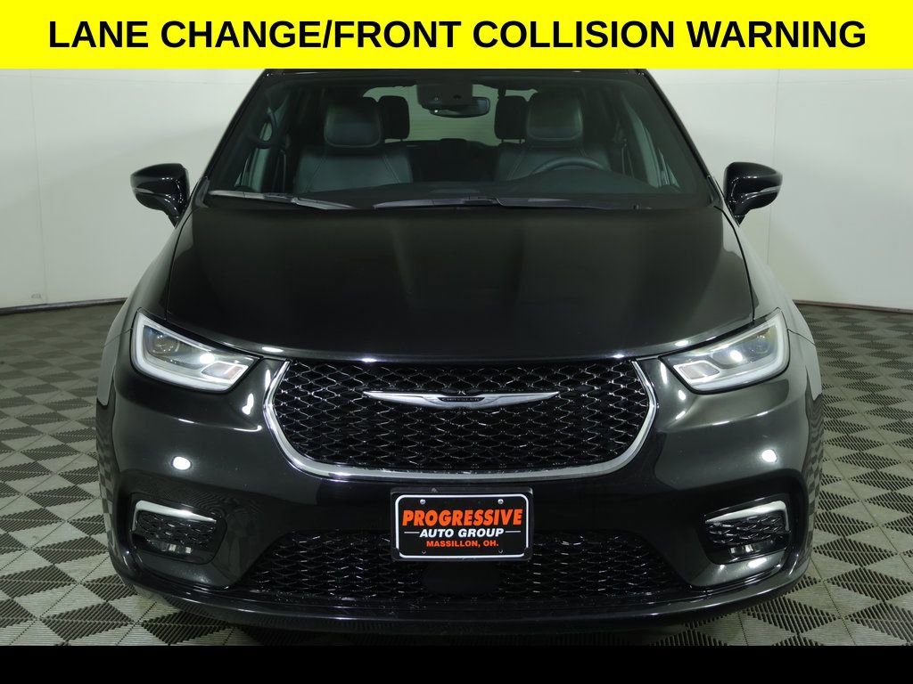 Used 2025 Chrysler Pacifica Select image 8