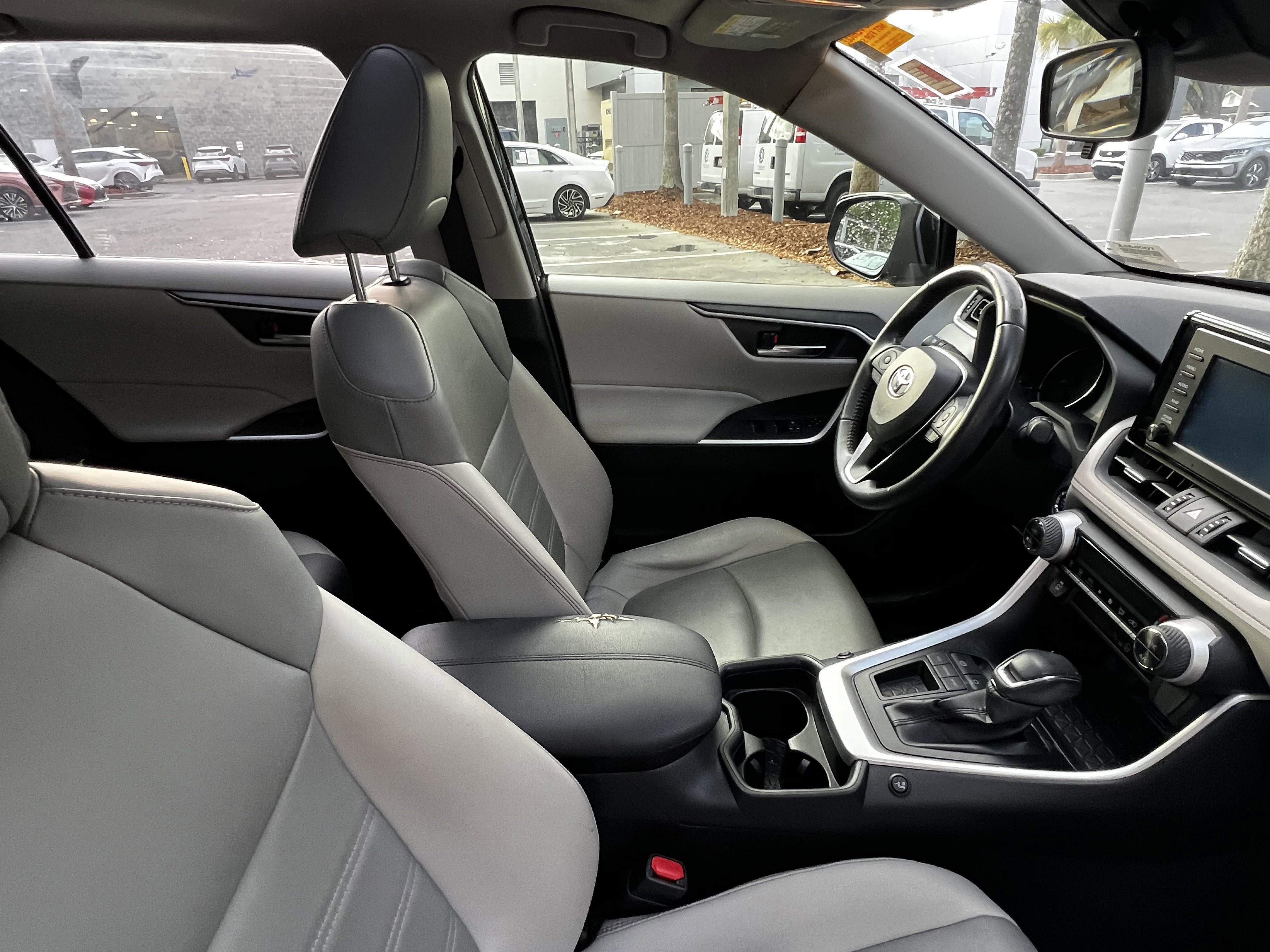 Used 2019 Toyota RAV4 XLE Premium image 48