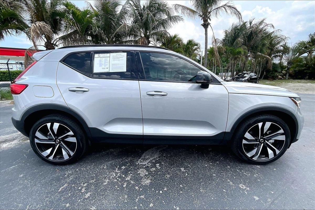 Used 2023 Volvo XC40 B4 Ultimate w/ Protection Package Premier FWD image 31