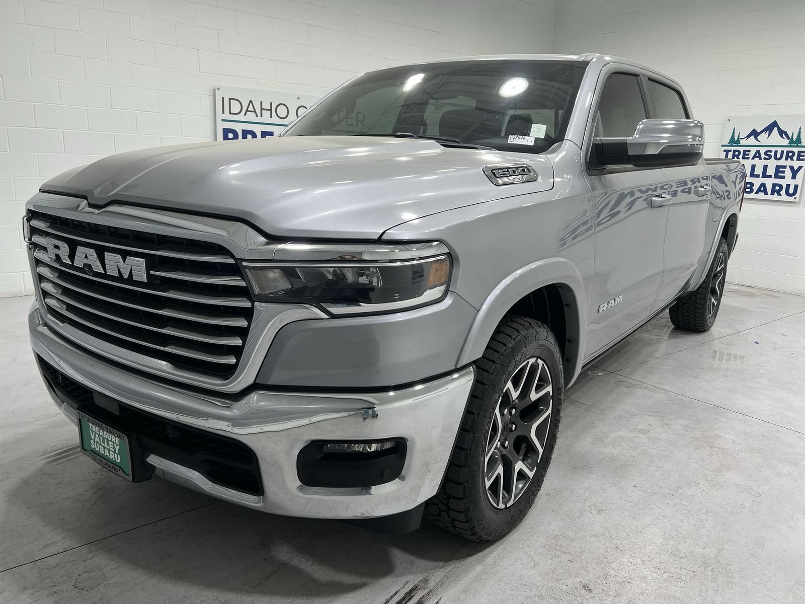 Used 2025 RAM 1500 Laramie AWD/4WD image 4