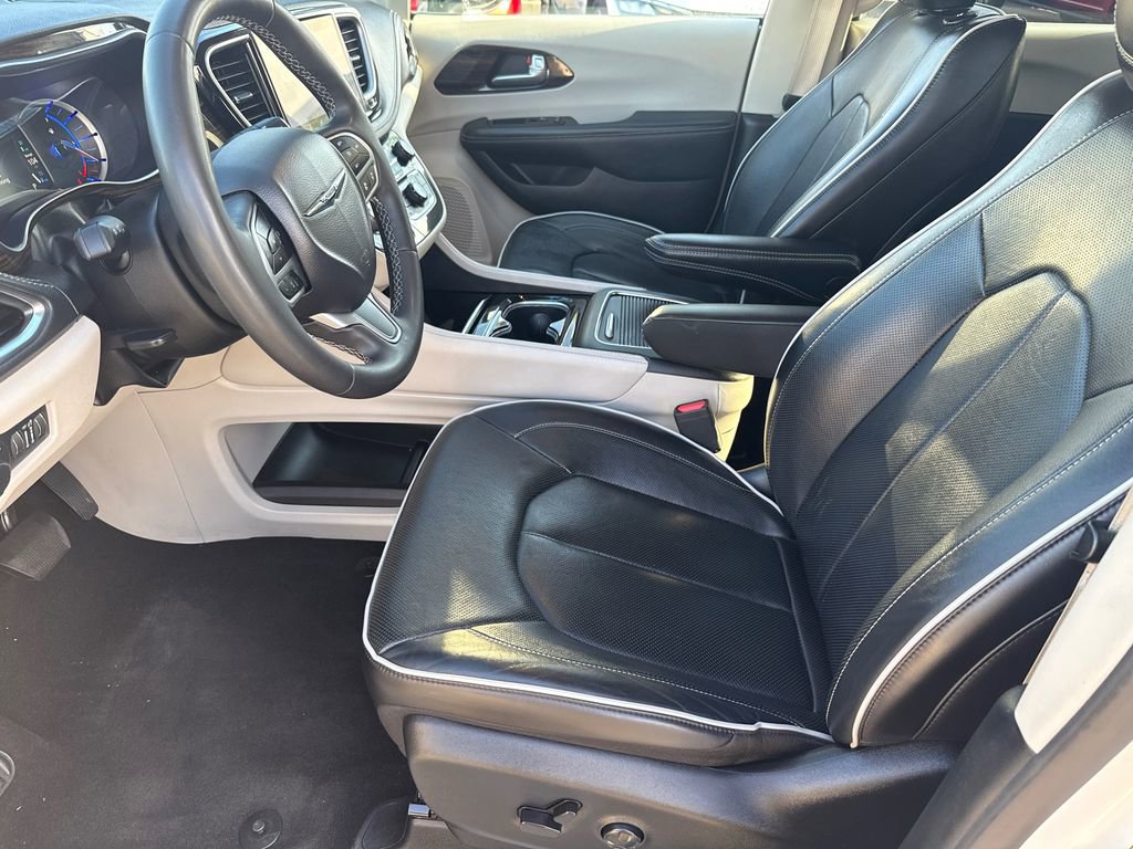 Certified 2023 Chrysler Pacifica Limited FWD image 26