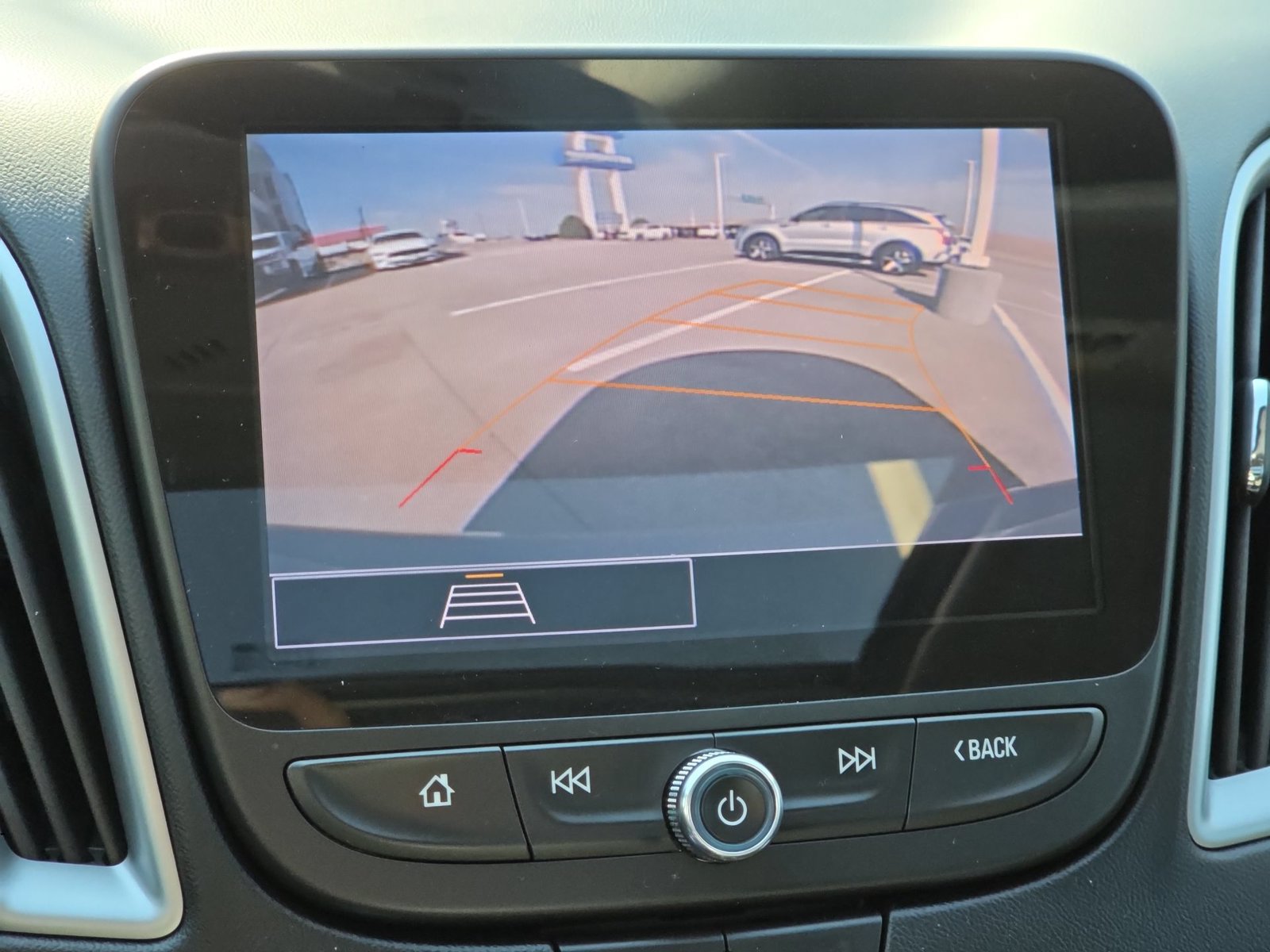 Used 2022 Chevrolet Malibu LT FWD image 14
