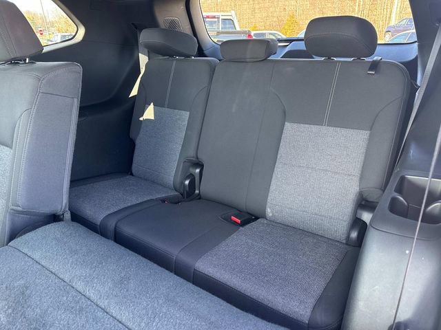 Used 2025 GMC Acadia Elevation image 17