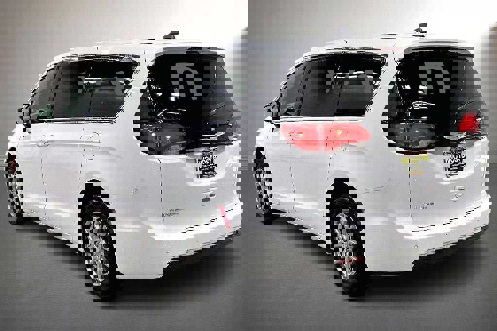 New 2026 Chrysler Voyager LX image 3