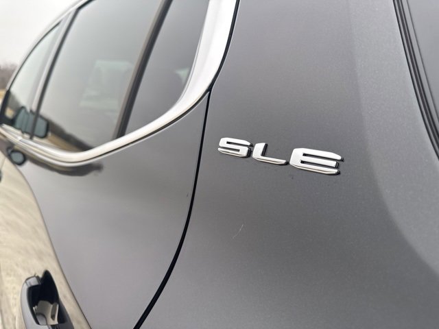 Used 2023 GMC Acadia SLE w/ Driver Convenience Package image 12