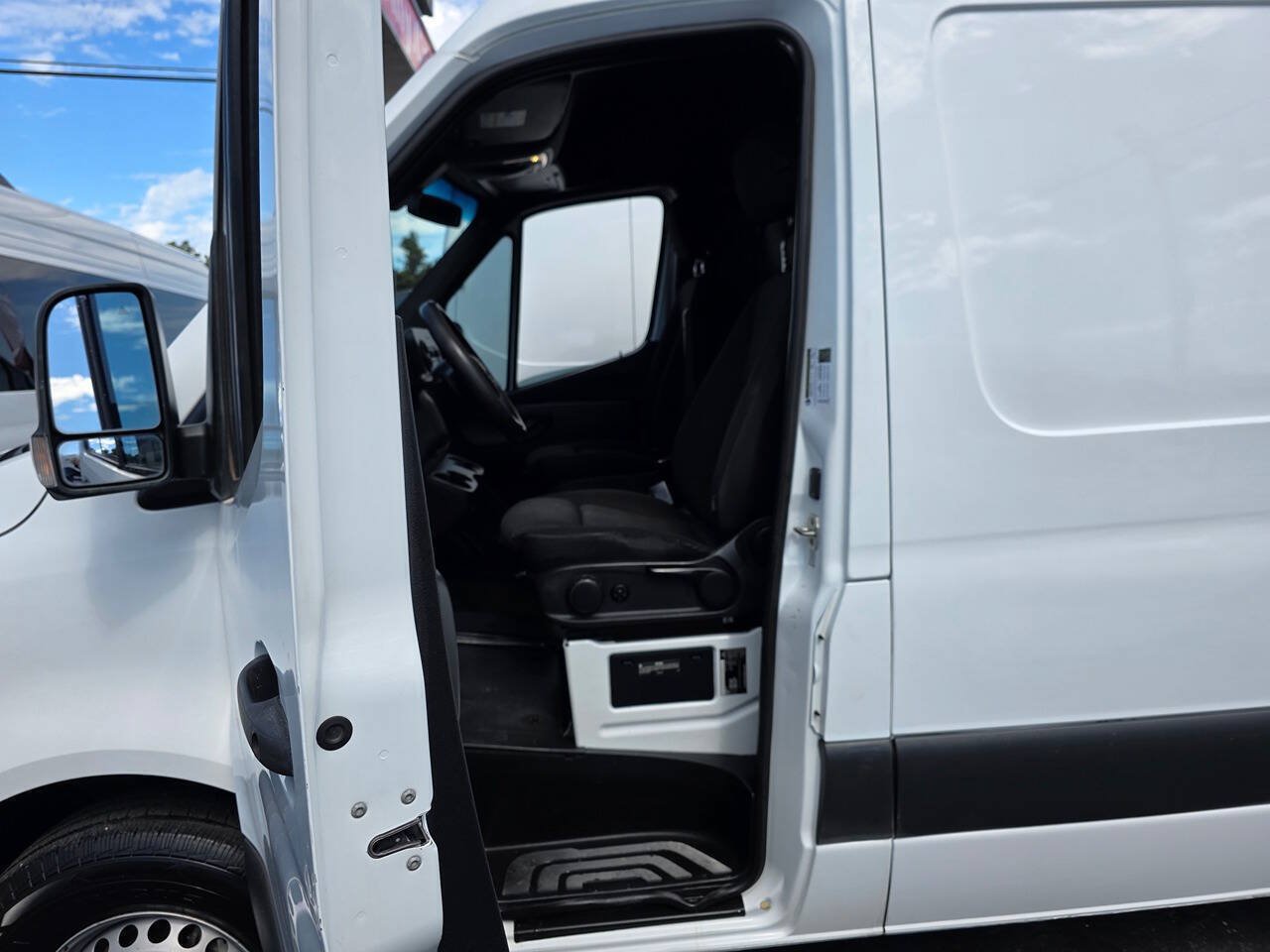 Used 2020 Mercedes-Benz Sprinter 2500 image 14