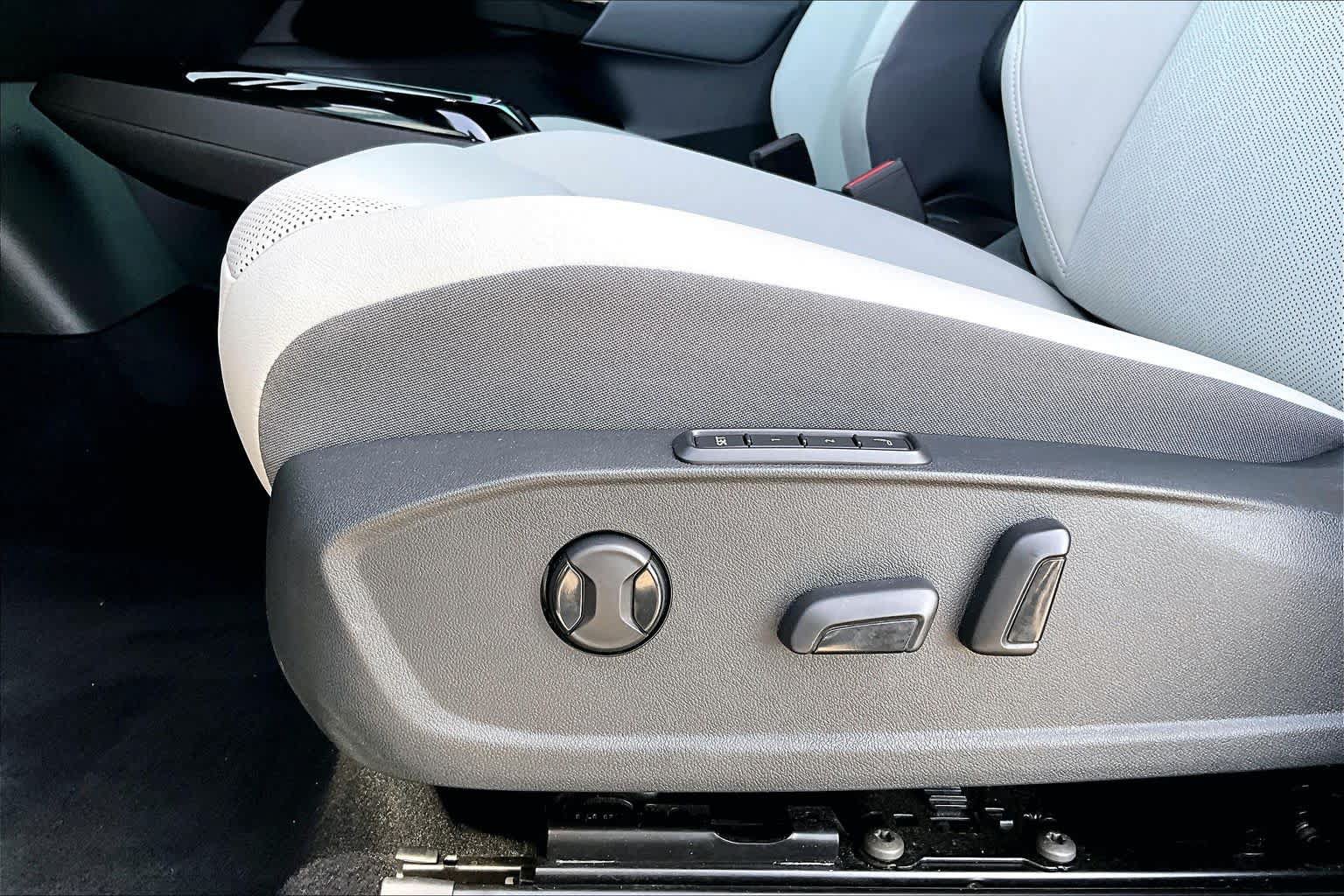 Used 2022 Volkswagen ID.4 Pro S RWD image 29