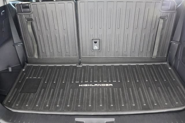Used 2024 Toyota Highlander XLE AWD/4WD image 24