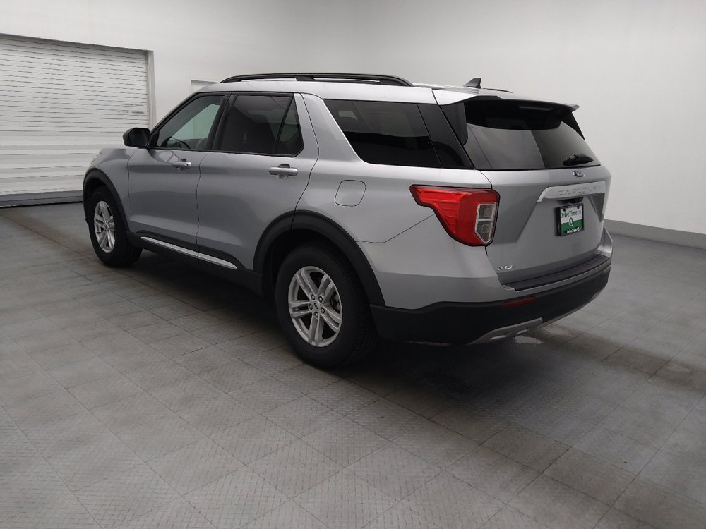 Used 2024 Ford Explorer XLT w/ Equipment Group 202A RWD image 3