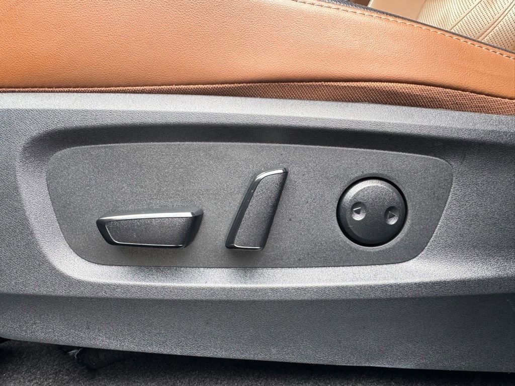 Used 2025 Nissan Pathfinder Platinum image 12