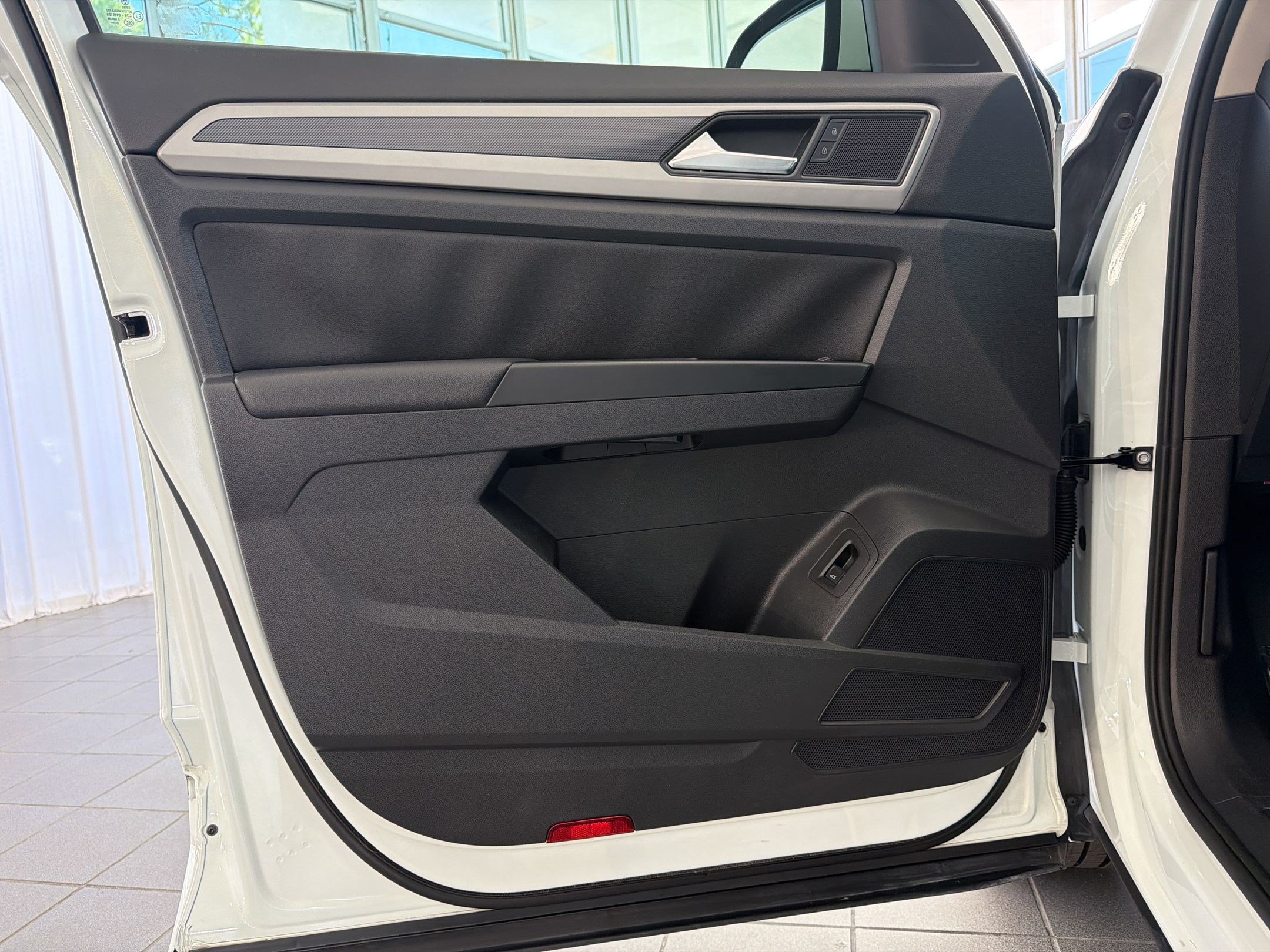 Used 2021 Volkswagen Atlas SE w/ Panoramic Sunroof Package FWD image 14