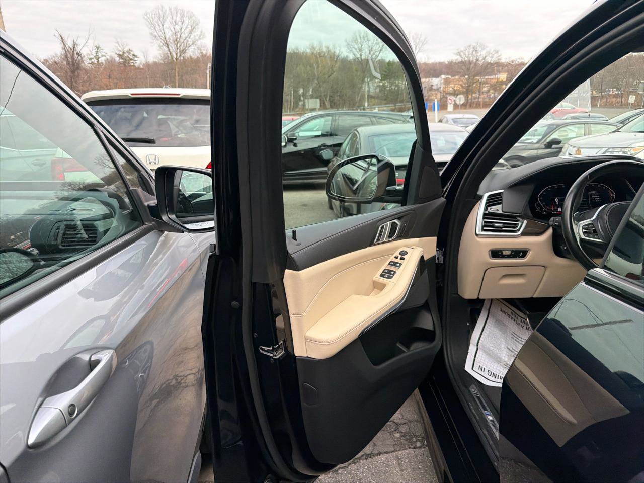 Used 2022 BMW X5 xDrive40i w/ M Sport Package AWD/4WD image 16