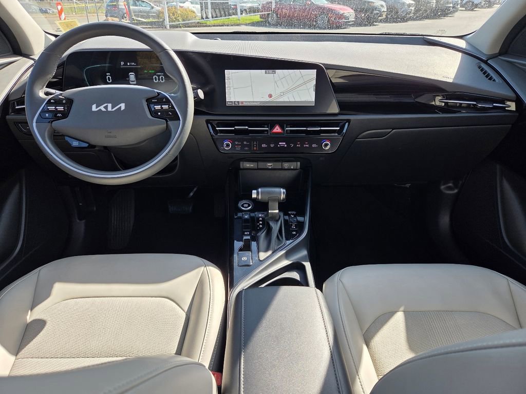 Used 2023 Kia Niro EX FWD image 12