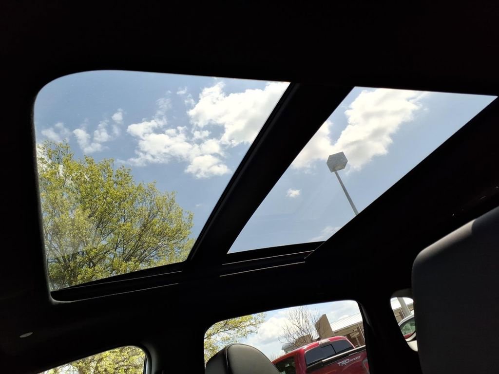 Used 2025 Acura ADX A-Spec image 9