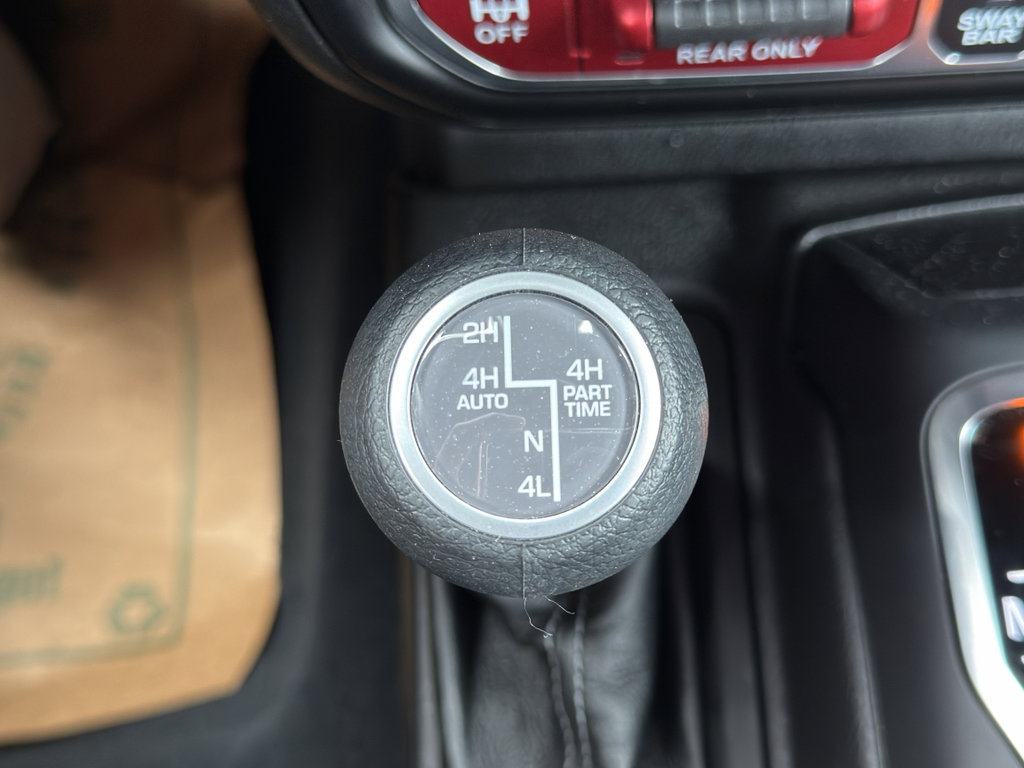 Used 2025 Jeep Wrangler Unlimited Rubicon 4xe w/ Convenience Group AWD/4WD image 21