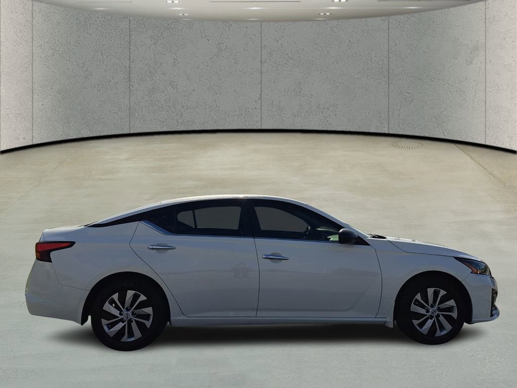 Used 2024 Nissan Altima 2.5 S image 4
