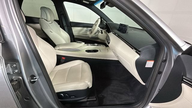 Used 2024 Genesis Electrified GV70 AWD/4WD image 31
