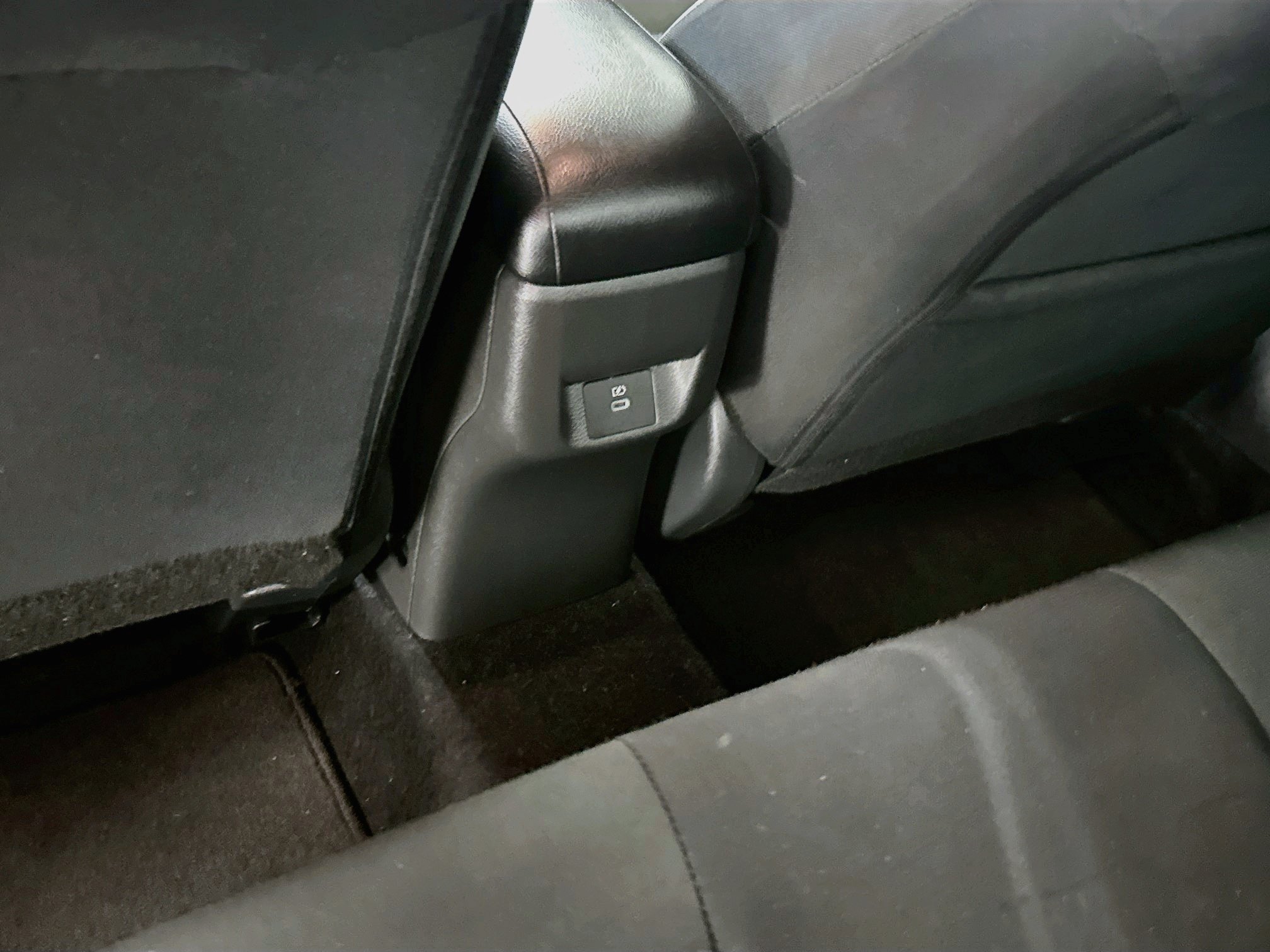 Used 2025 Nissan Versa SV FWD image 27