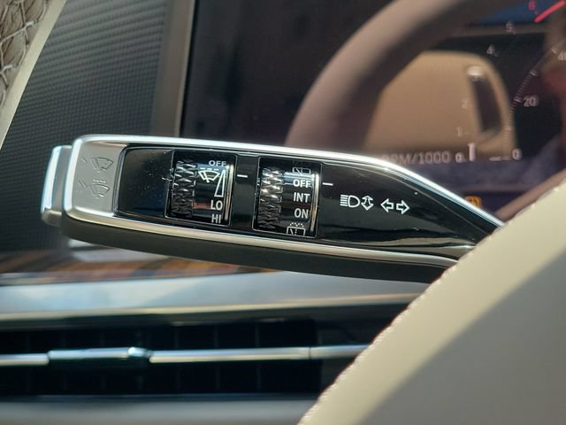 New 2026 Cadillac Escalade Platinum Sport w/ LPO, ONYX Package AWD/4WD image 18