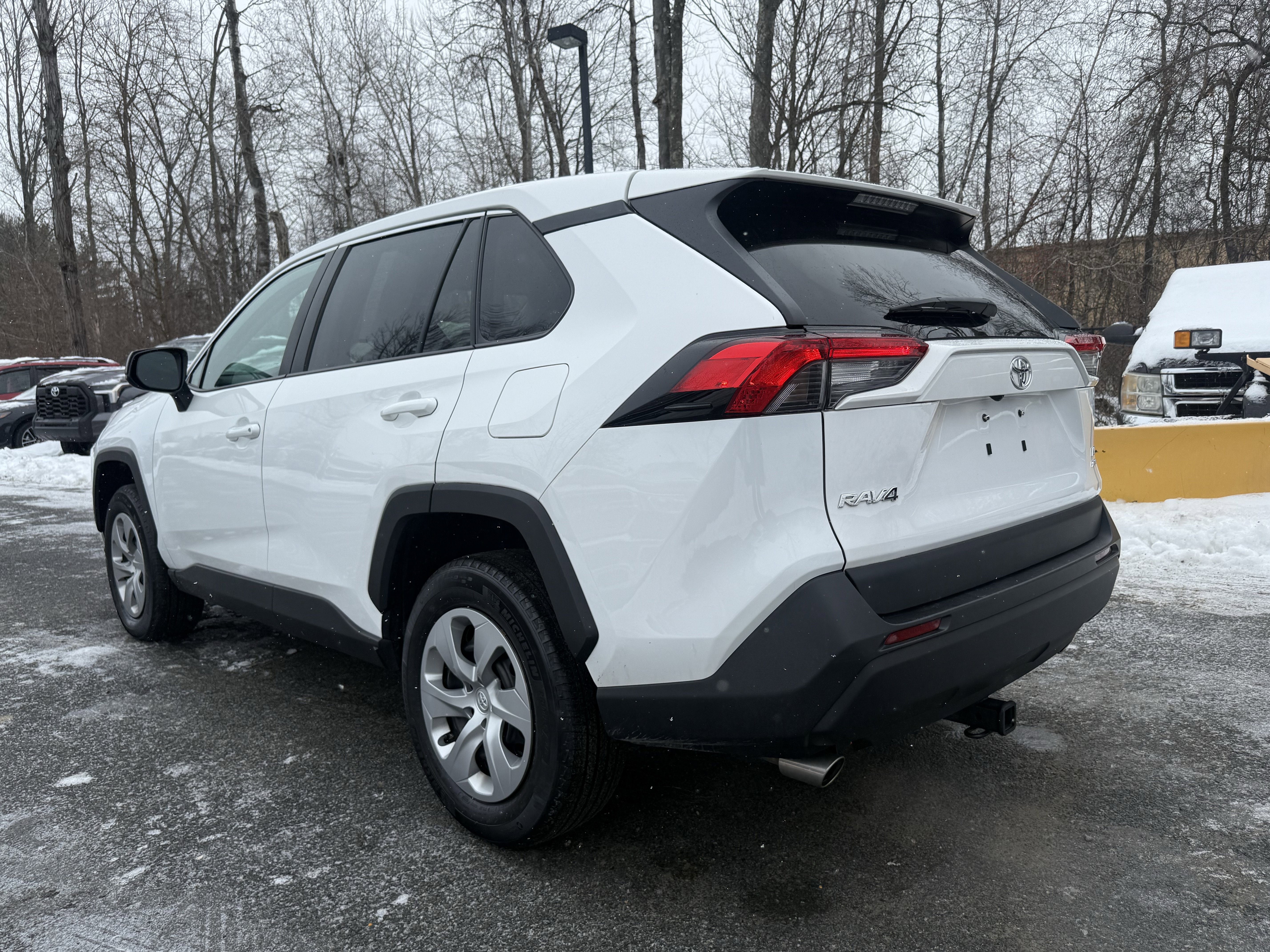 Used 2022 Toyota RAV4 LE image 7