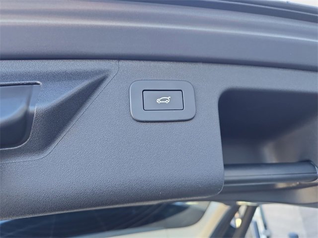 Used 2025 Land Rover Discovery Sport S image 16