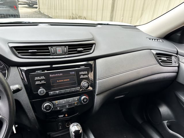 Used 2017 Nissan Rogue S w/ Appearance Package image 17