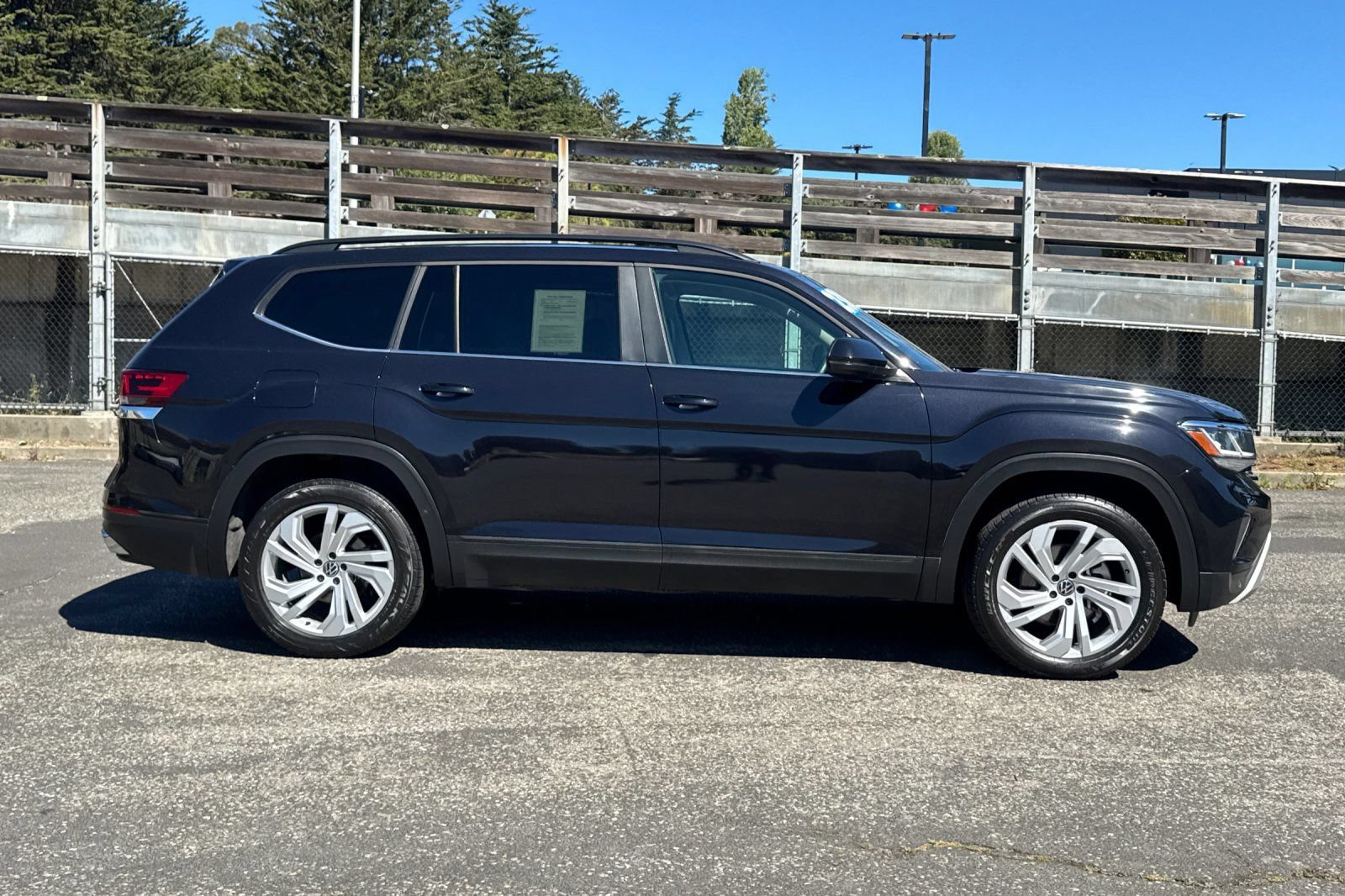 Used 2023 Volkswagen Atlas SE AWD/4WD image 3