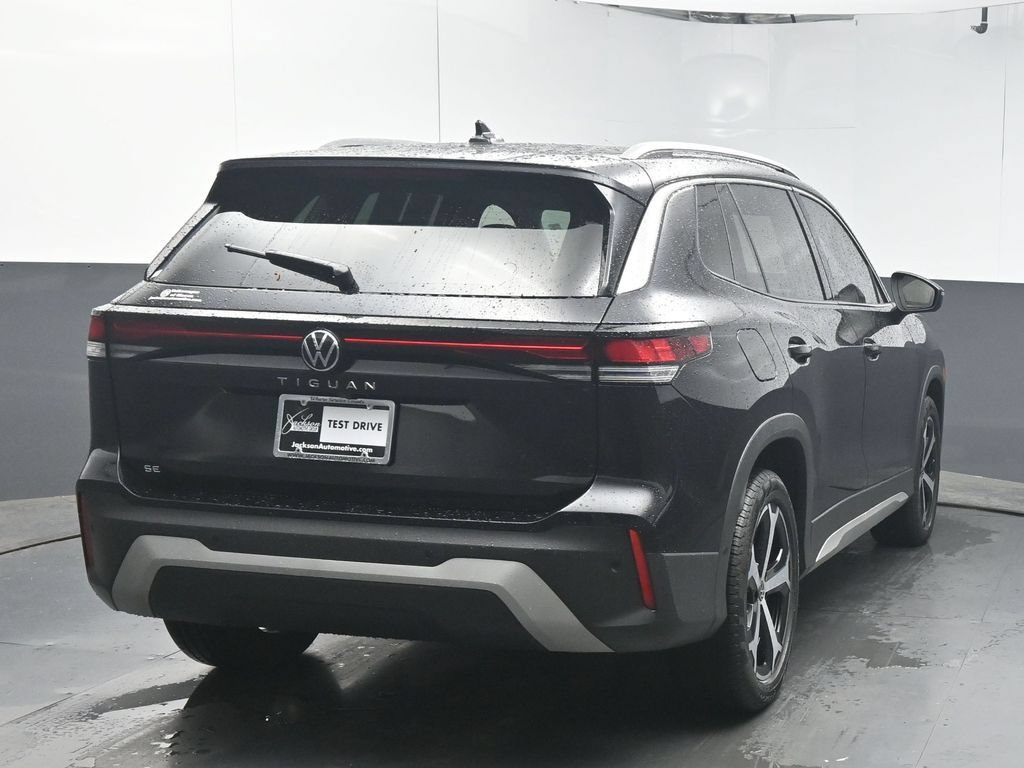 Used 2025 Volkswagen Tiguan SE FWD image 7