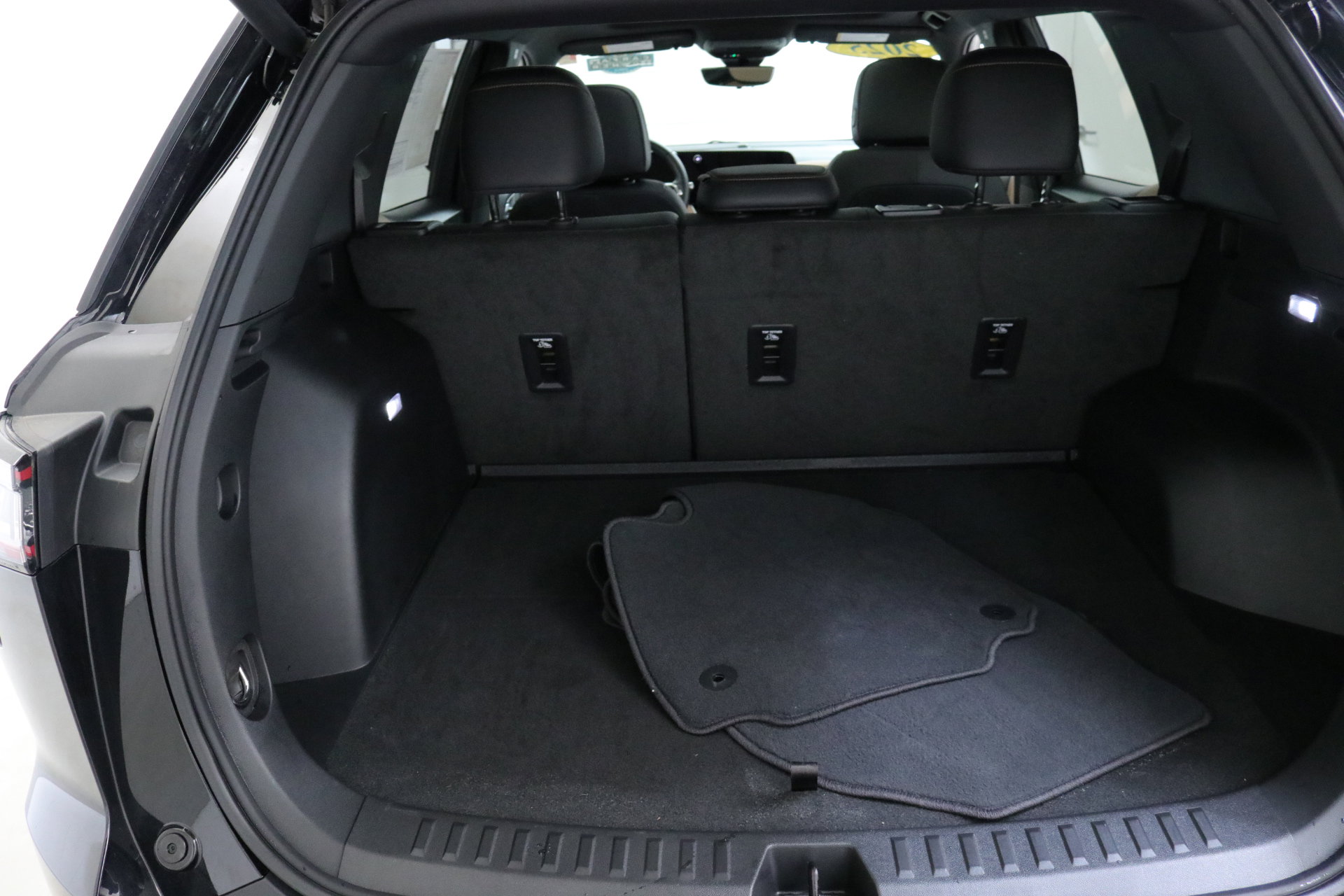 Used 2025 Chevrolet Equinox ACTIV w/ Safety and Technology Package image 26