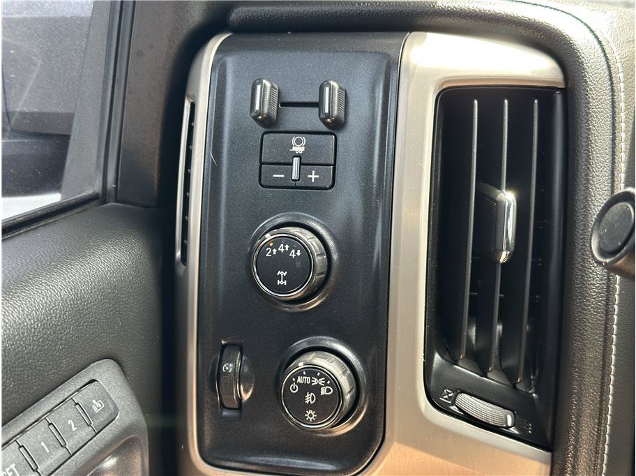 Used 2018 GMC Sierra 2500 Denali w/ Duramax Plus Package AWD/4WD image 27