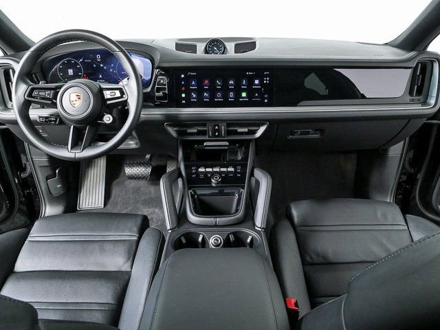 Certified 2024 Porsche Cayenne AWD image 20