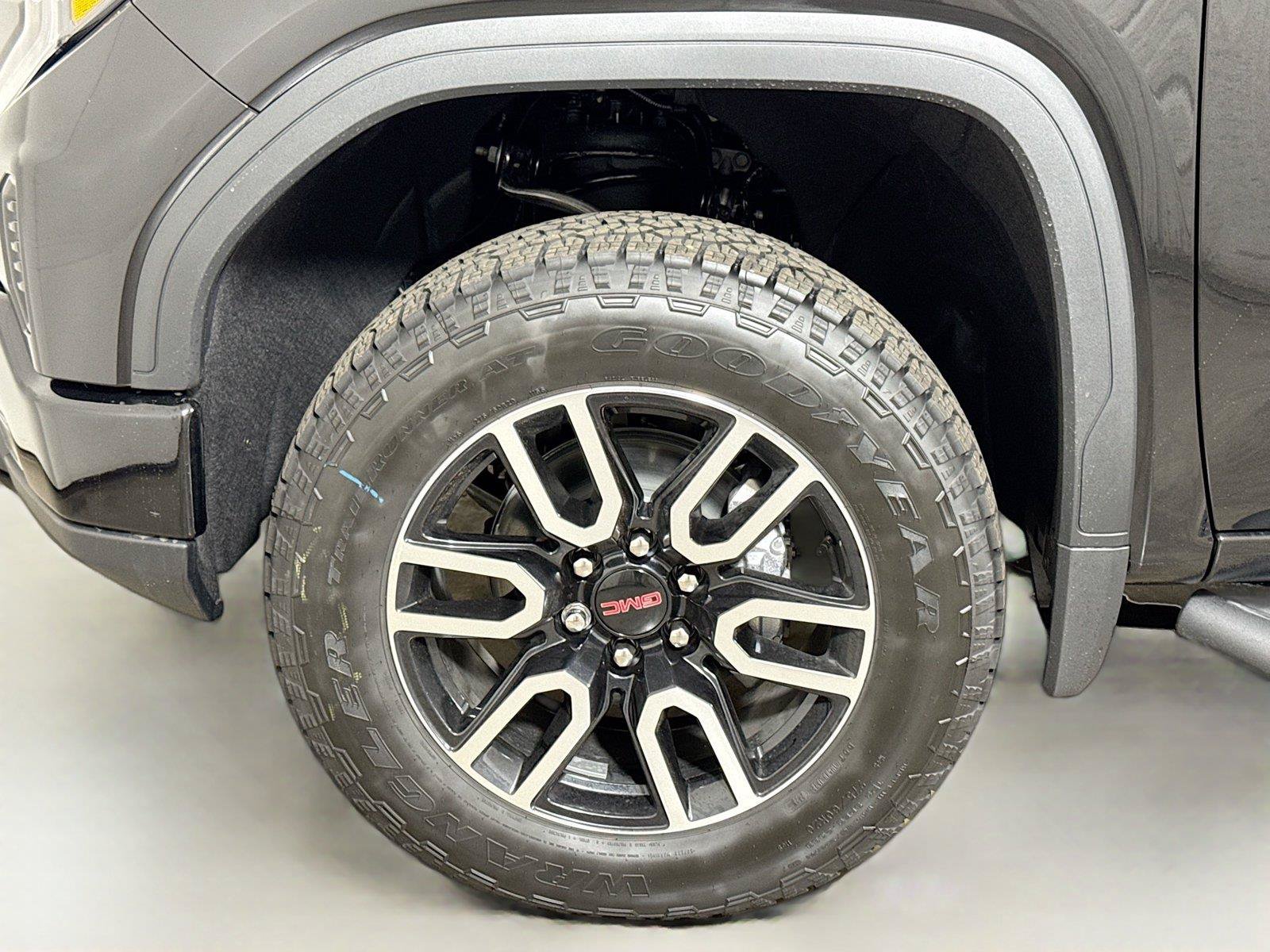 New 2026 GMC Sierra 1500 AT4 w/ AT4 Premium Package AWD/4WD image 19